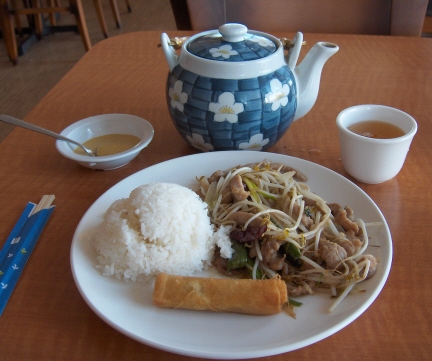 Pork with bean sprouts