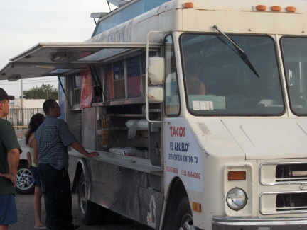 Tacos El Abuelo can be found just north of the Texas state line