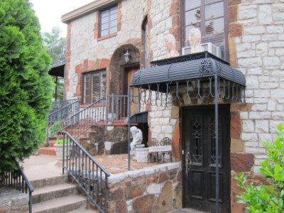 Entrance to Castle Falls