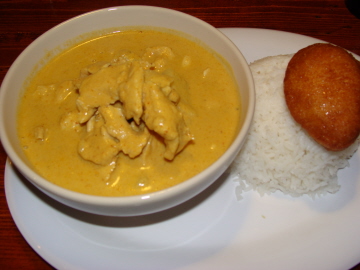 Yellow chicken curry